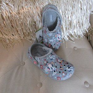 Ladies Crocs Shoes Dual Comfort Disney Christmas Fleece Lined NWT Size 7 Women
